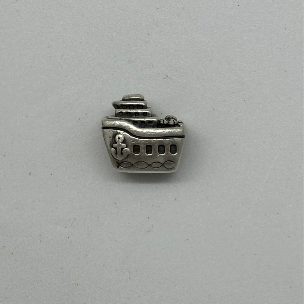 Cruise ship pandora bead